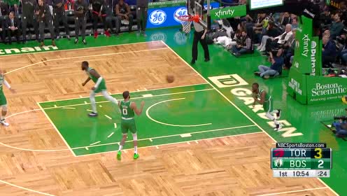 【NBA集錦】杰倫布朗沖擊內(nèi)線上籃 洛瑞反手一記三分回應(yīng)