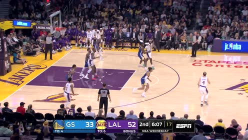 【NBA集锦】这个大高个太恐怖 老詹头顶抛投霍华德飞身补扣续弦