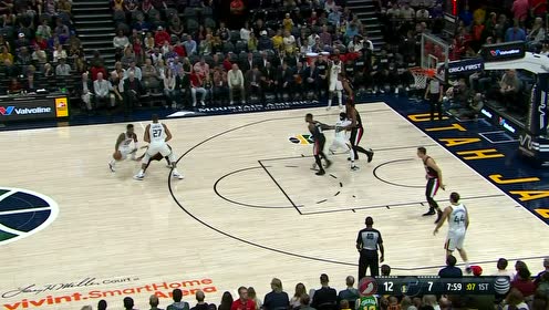 【NBA集錦】精妙的擋拆配合 米切爾弧頂三分出手穩(wěn)穩(wěn)命中