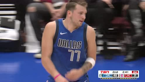 【NBA集锦】这个晃点实在太强了 东契奇假动作晃飞防守轻松打进