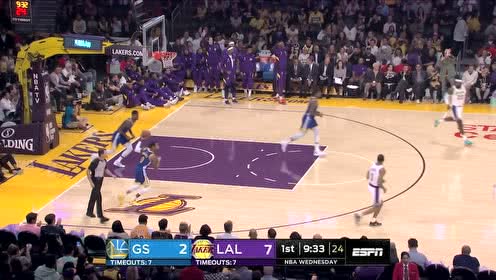 【NBA集锦】老大哥出马一个顶俩 詹姆斯穿梭如雨直杀内线轻松上篮