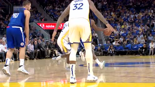 【NBA集锦】太强了!莱昂纳德强顶对手后仰摔倒仍投进 队友集体膜拜