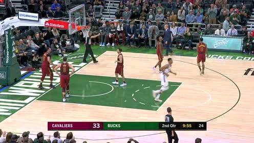 【NBA集锦】新时代的推土机 字母单人中线突破无视阻挡强起暴扣