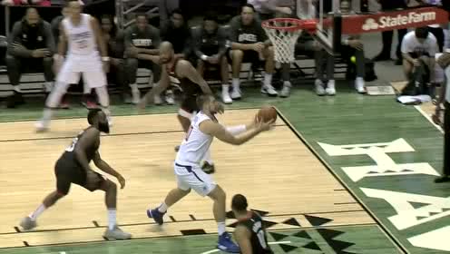 【NBA集錦】大胡子也摟不住 祖巴茨籃下完成單臂暴扣