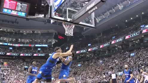 【NBA集锦】小钢炮风骚开路!洛瑞加速突进顶着富尔茨杀进上篮打三分