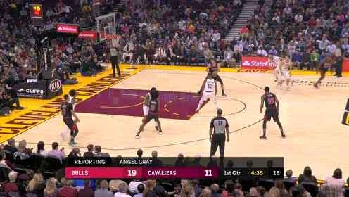 【NBA集锦】邓恩成功借助挡拆 科内特顺下接球双手暴扣