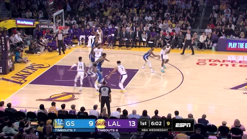 【NBA集锦】无与伦比的身体天赋 詹姆斯背身击地妙传戴维斯强起双臂虐筐
