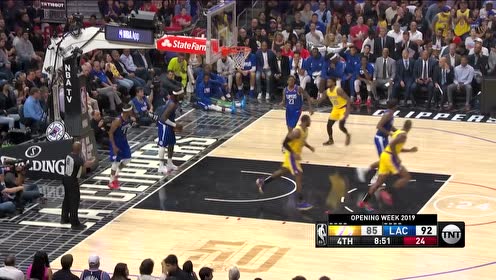 【NBA集锦】詹姆斯推土机式碾压突破上篮取分 这力量再来俩人也防不住
