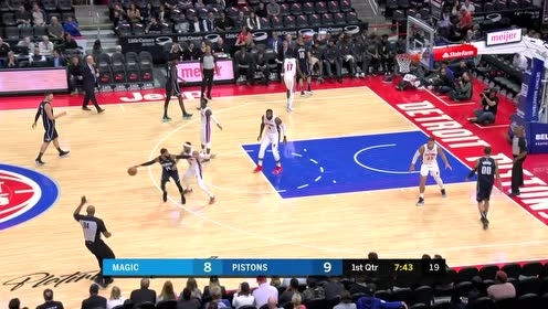 【NBA集锦】格里芬策应送妙传 布鲁斯布朗吃饼轻松双手暴扣