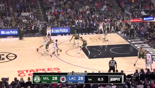 【NBA集錦】祖巴茨雙手拽筐飛扣 突出一個勢大力沉