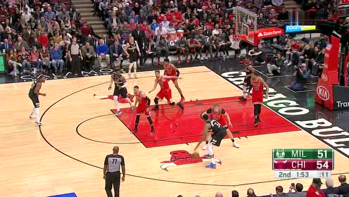 【NBA集锦】家常便饭拦不住!字母哥突破暴扣+接球三分强势反超