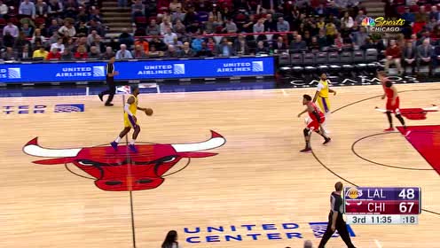 【NBA集錦】溫德?tīng)?卡特籃下掛扣 詹姆斯三分回應(yīng)