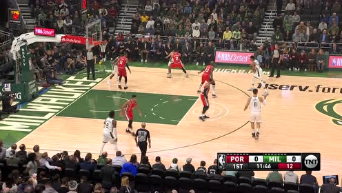 【NBA集锦】锁定五佳！字母哥暗度陈仓妙传 洛佩兹战斧隔扣干翻对手