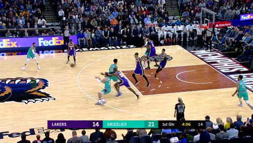 【NBA集錦】詹皇眼疾手快飛身搶斷 一條龍滑翔暴扣打停對手