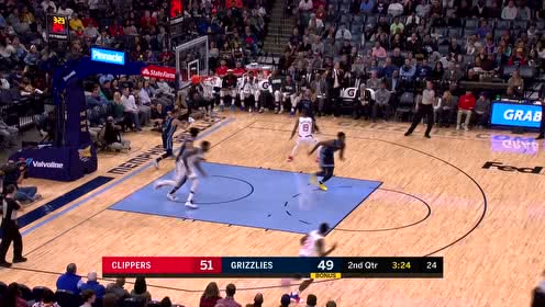 【NBA集錦】充滿戲劇性一球 克拉克騰云駕霧追帽皮球掉入自家籃網(wǎng)