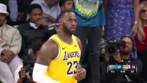 【NBA集錦】還是穩(wěn)的不行！詹姆斯壓時間自信射出三分