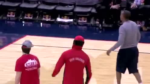 【NBA集錦】鵜鶘球哥賽前練習(xí)投籃 突破訓(xùn)練師貼身搞基式防守