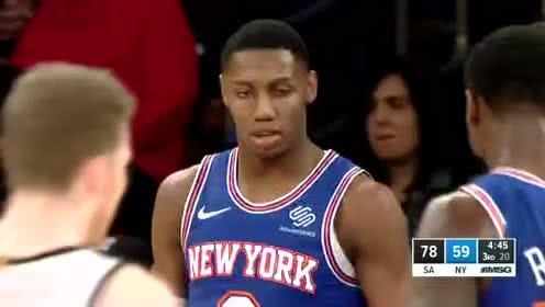 【NBA录像回放】马刺vs尼克斯第3节 波蒂斯击地助飞罗宾逊