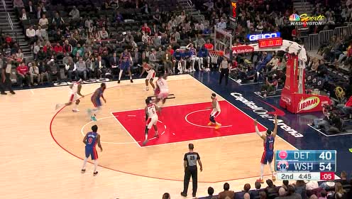 【NBA集錦】終于得分了 活塞連續(xù)長(zhǎng)傳伍德壓哨三分止血