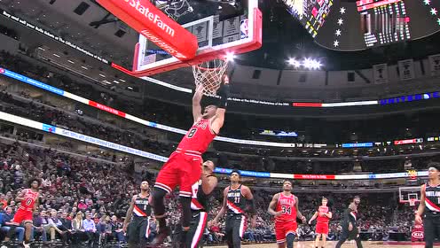 【NBA集锦】甜瓜单人对抗暴力上篮 拉文双手暴扣强硬回击