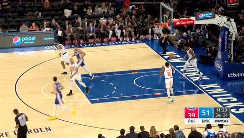 【NBA集锦】长驱直入穿透防守 哈里斯脚踩弹簧飞天上篮打进