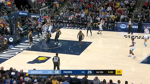 【NBA集锦】琼斯遭遇围堵送妙传 克拉克虚晃一枪双手暴扣