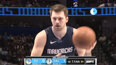 【NBA集錦】東契奇單節(jié)狂砍22分 單臂劈扣連飆三分徹底打瘋了