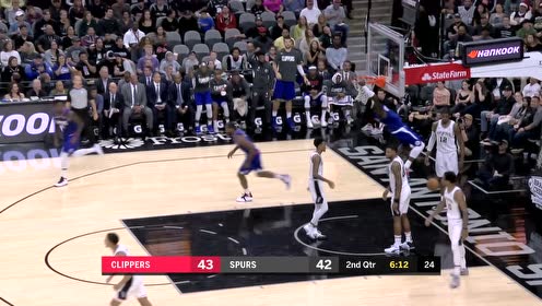 【NBA集錦】萊昂納德吸引三人包夾 回傳助攻哈雷爾拽筐暴扣