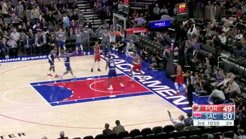 【NBA集锦】这里是我的主场!巴恩斯吸引防守欧洲步上篮助国王反超比分