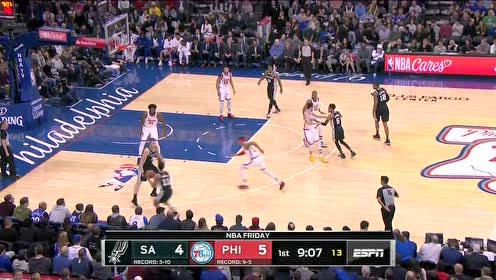 【NBA集锦】西蒙斯不粘球长甩前场 哈里斯冲锋在前滑翔上篮