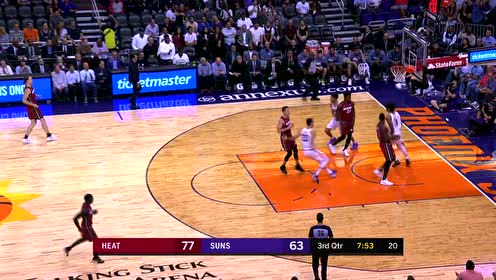 【NBA集锦】双星连线!布克助飞乌布雷空接暴扣