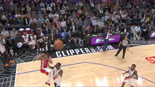 【NBA集錦】武林高手麥科勒姆！ 跳投高抬腳直踢對手面門
