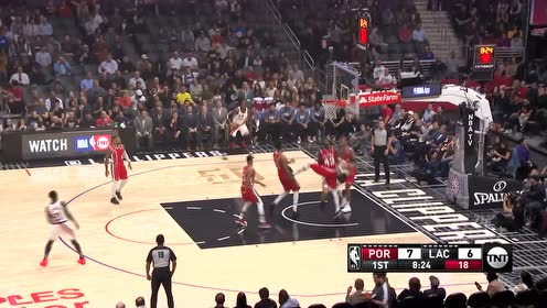 【NBA集錦】在兩個人頭上搶板！祖巴茨搶下前場籃板補(bǔ)籃打進(jìn)