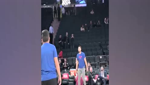 【NBA集锦】西蒙斯赛前训练化身三分达人 轻松出手命中率百分百