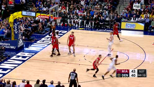 【NBA集锦】普拉姆利投篮不中 穆雷歪打正着补篮命中