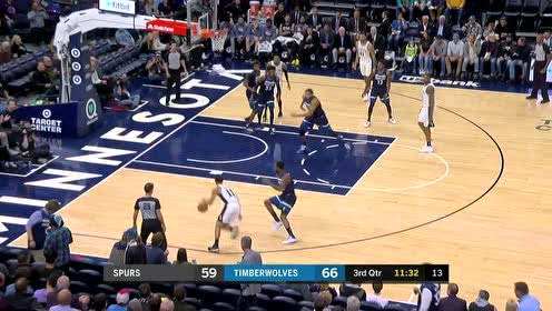 【NBA集錦】強(qiáng)大氣場(chǎng)壓制 福布斯大步流星直逼籃下打成2+1