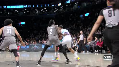 【NBA集锦】开场就秀操作 PJ华盛顿内线强打无视犯规2+1