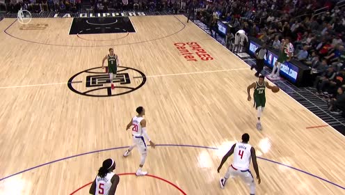 【NBA集錦】字母哥三分線外拜佛騷操作太扎眼 防守球員無動于衷太真實了