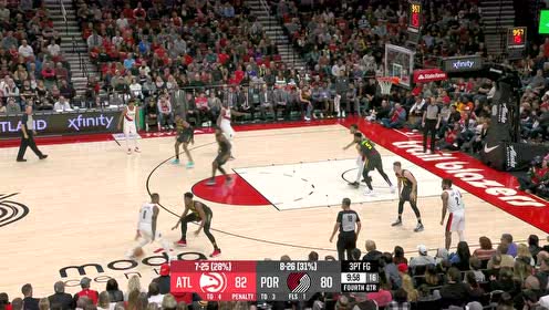 【NBA集锦】这球看着好熟悉 利拉德超远三分抬手打进