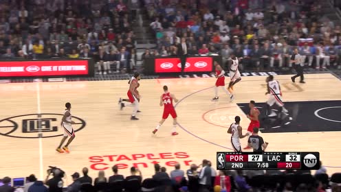 【NBA集錦】萊昂納德假突真?zhèn)髑〉胶锰?哈雷爾雙手拽扣