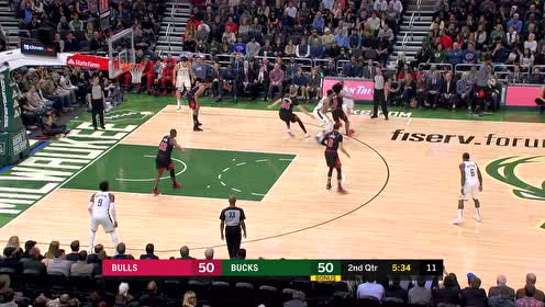 【NBA集锦】迪温琴佐甩到篮下 阿德托昆博接球双手暴扣