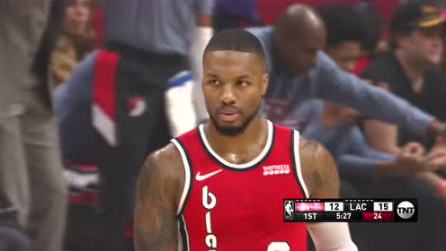 【NBA集錦】還得靠他 利拉德借掩護(hù)干拔三分止血