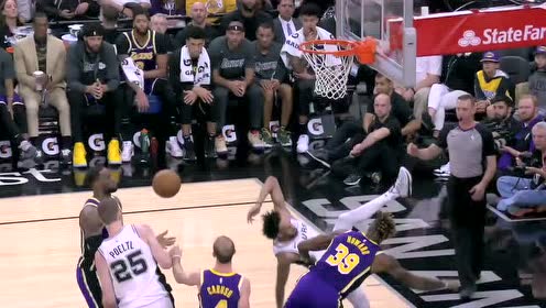 【NBA集錦】整個身體被重摔在地！懷特痛苦倒地返回更衣室