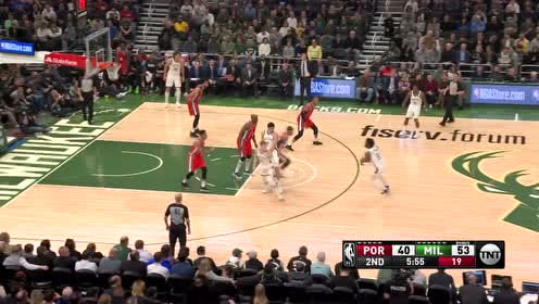 【NBA集锦】一个假动作晃飞防守人 马修斯骗过对手弧顶三分空心飙中