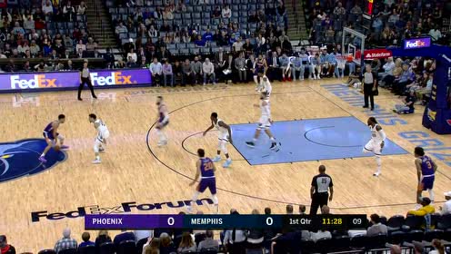 【NBA集錦】布克借掩護中投 手起刀落命中開場兩分
