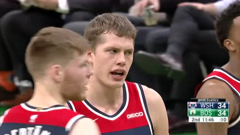 【NBA集锦】教练看的一脸蒙圈 格林拽倒瓦格纳吃T