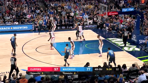 【NBA集锦】鲍威尔左转右闪 在莱昂纳德头上打进2+1