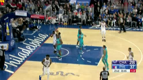 【NBA集锦】恩比德篮下如有神助 转身后仰打板命中2加1