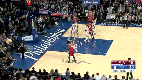 【NBA集锦】低位稳吃对手 恩比德半转身勾手打进