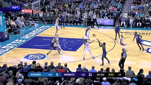 【NBA集锦】小布朗空切飞身暴扣 华盛顿突破反手上篮